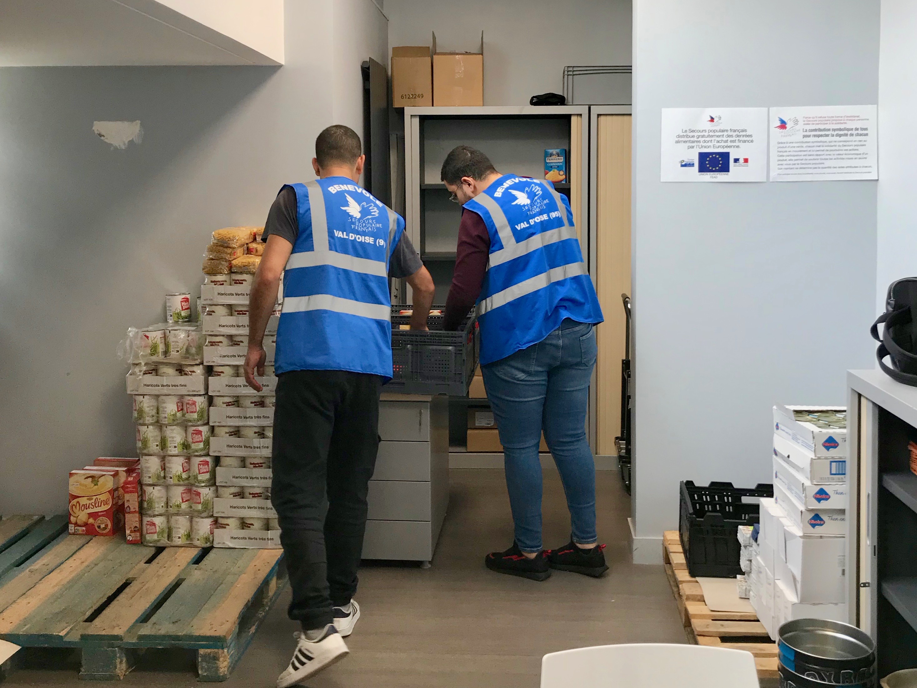 Le Secours populaire organise des distributions alimentaires trois fois par semaine sur le campus.