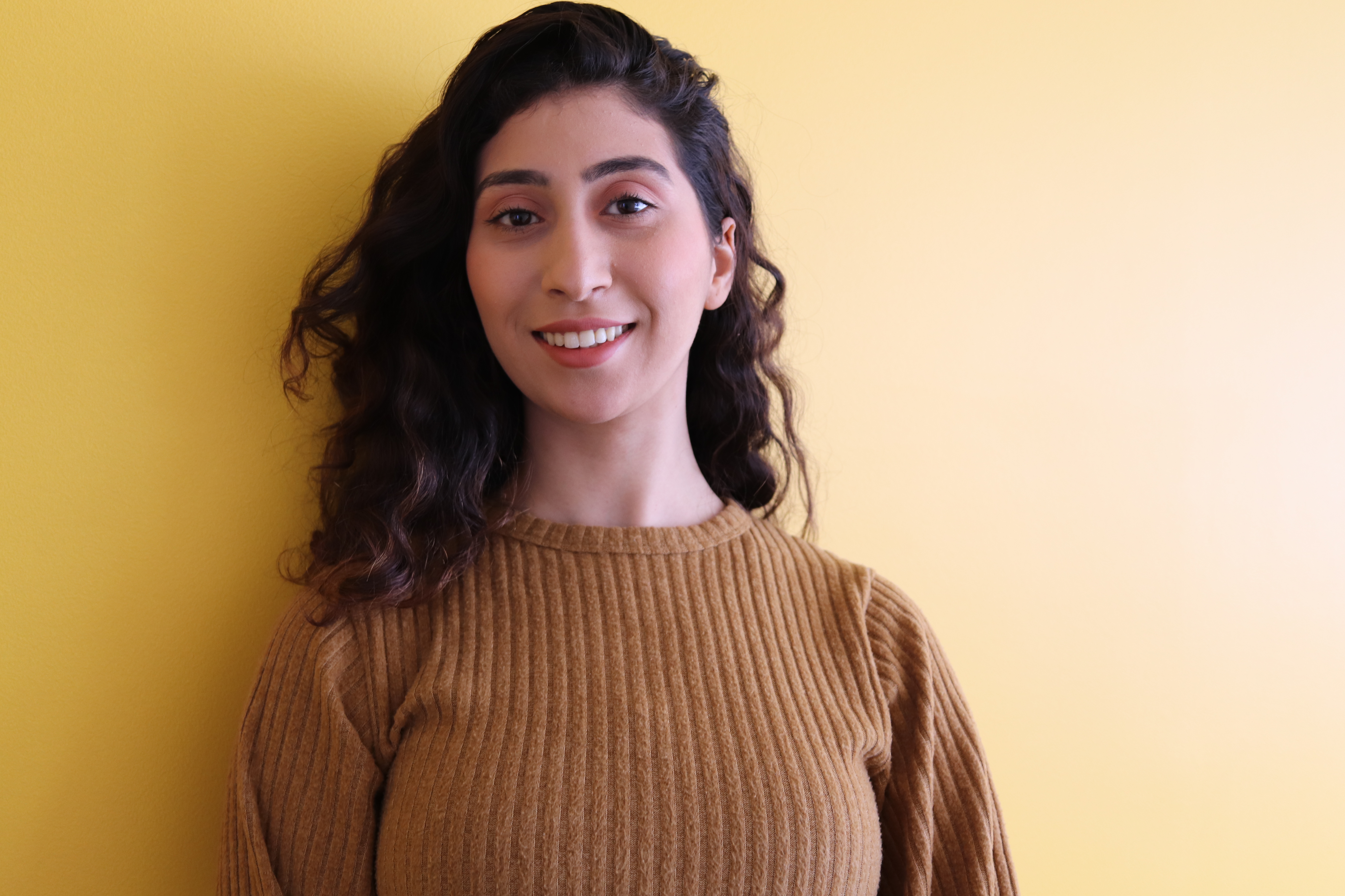 Iness Danezli, 27 ans, étudiante en Master Sciences de la Terre et des Planètes, Environnement et en stage à la direction Transition de CY Cergy Paris Université