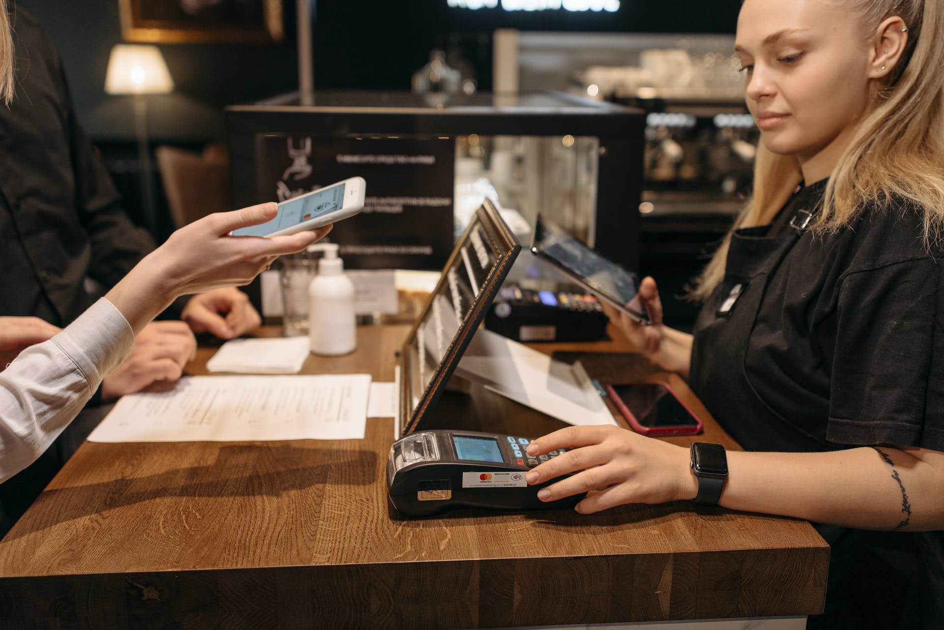 Les faux avis négatifs peuvent avoir un impact conséquent sur les activités des petits commerçants.