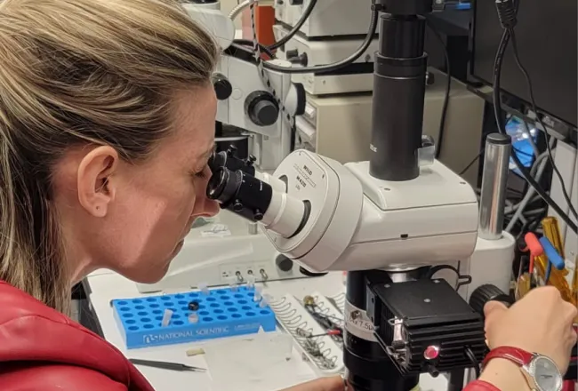 Mary De Feudis, physicienne lauréate d’une bourse de mobilité pour un projet de recherche franco-canadien sur les nanodiamants