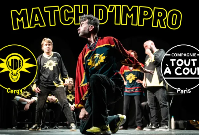 4 personnes sont sur scène en train de réaliser une improvisation. Il y a un titre "Match d'impro" en haut en contour jaune